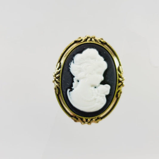 Cameo Brooch - Unique Collectibles