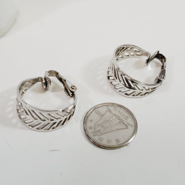 Vintage Clip On Earrings - Unique Collectibles