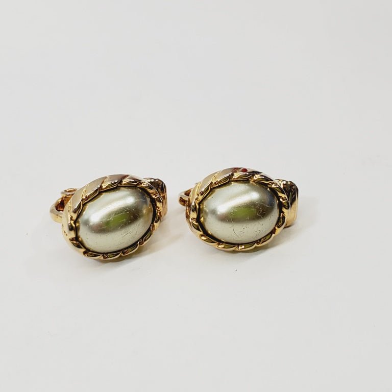 Vintage Clip On Earrings - Unique Collectibles