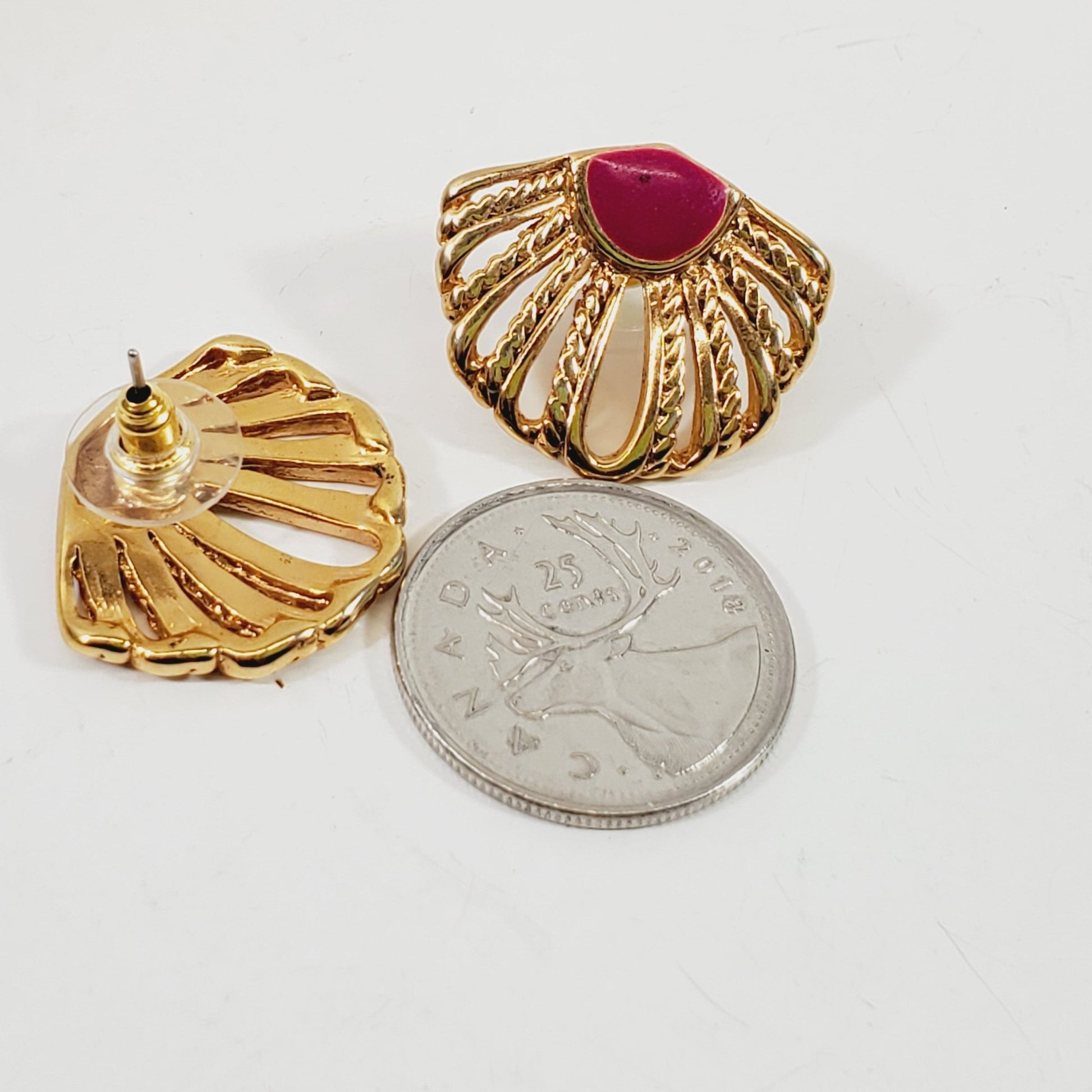 1980's Vintage Shell Shaped Earrings - Unique Collectibles