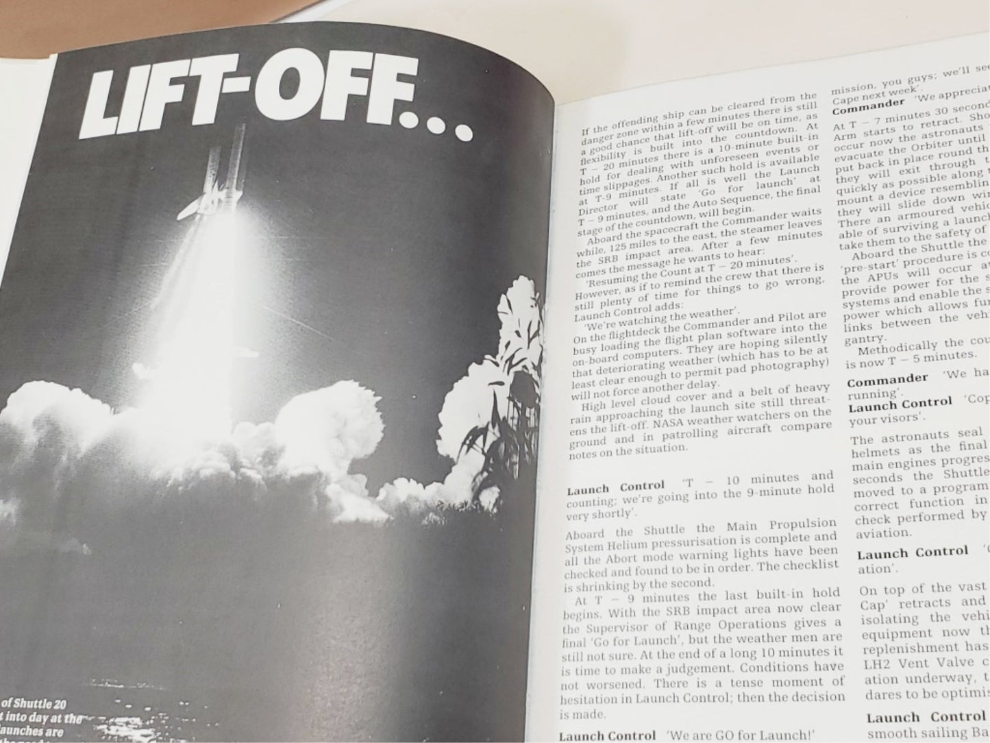 BOOK NASA Space Shuttle: From the Flightdeck by H.R. Siepmann & D.J. Shayle - Unique Collectibles