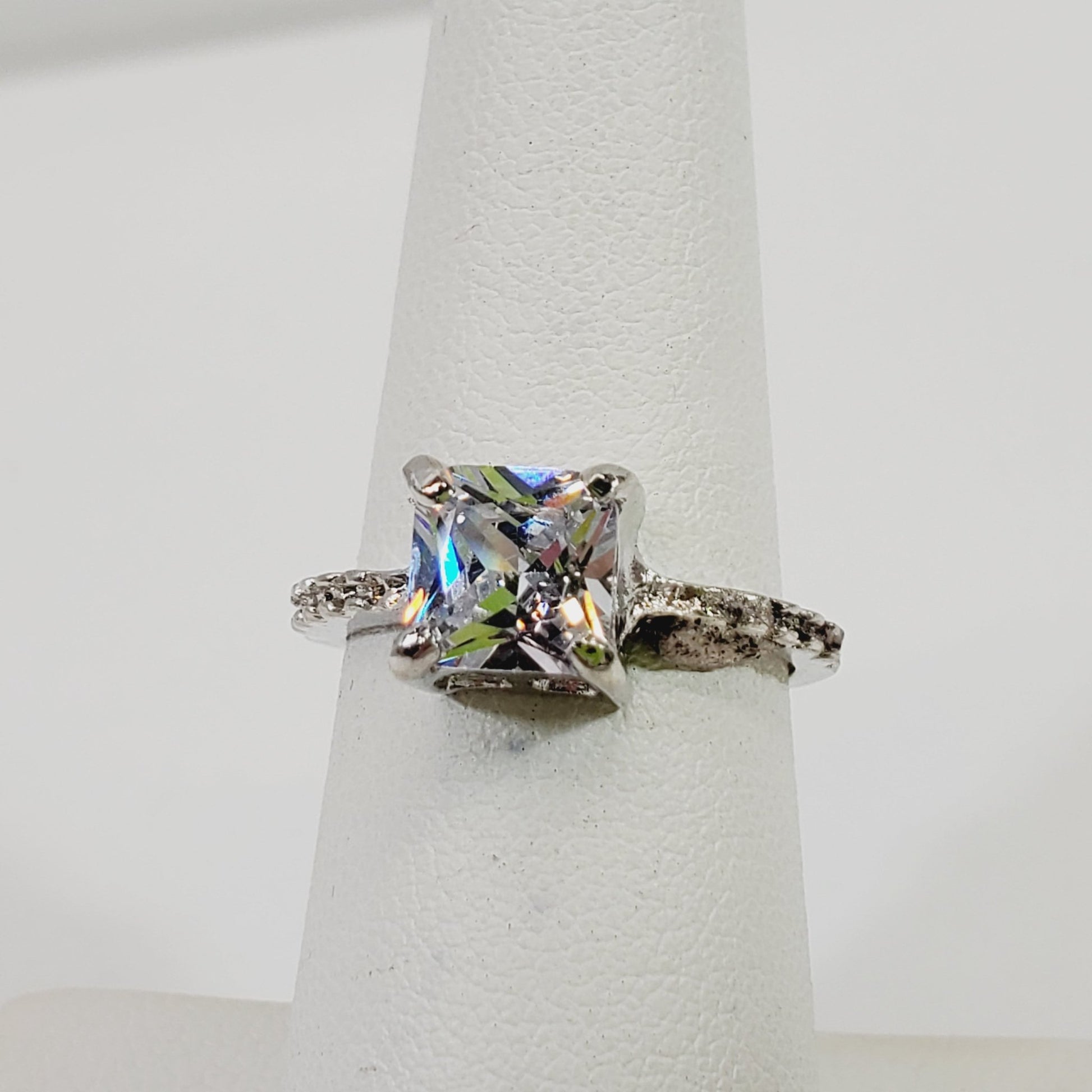 Crystal Ring Size 6 - Unique Collectibles