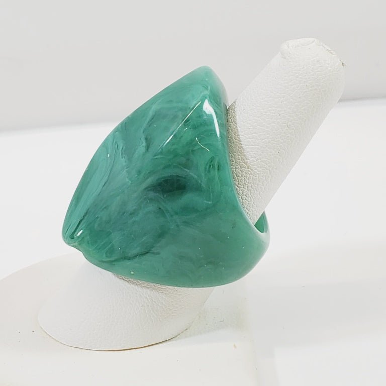 Large Vintage Green Lucite Ring Size 8 - Unique Collectibles