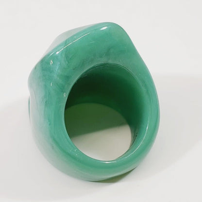 Large Vintage Green Lucite Ring Size 8 - Unique Collectibles