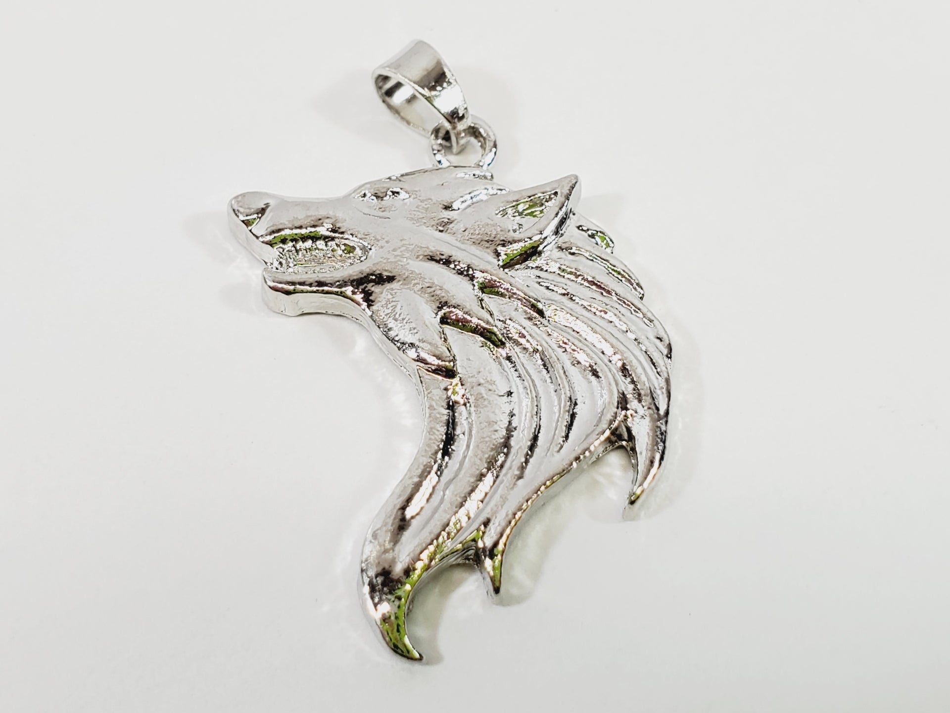 Wolf Pendant - Unique Collectibles