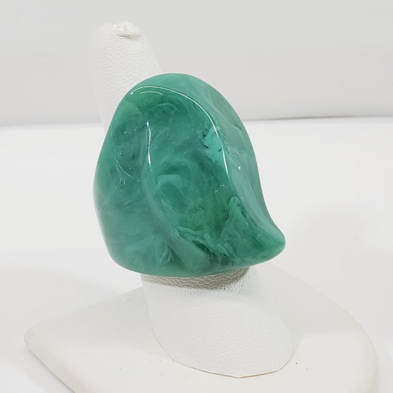 Large Vintage Green Lucite Ring Size 8 - Unique Collectibles
