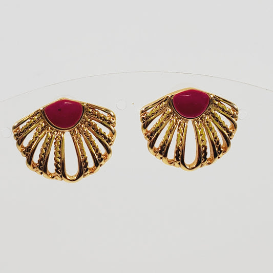 1980's Vintage Shell Shaped Earrings - Unique Collectibles