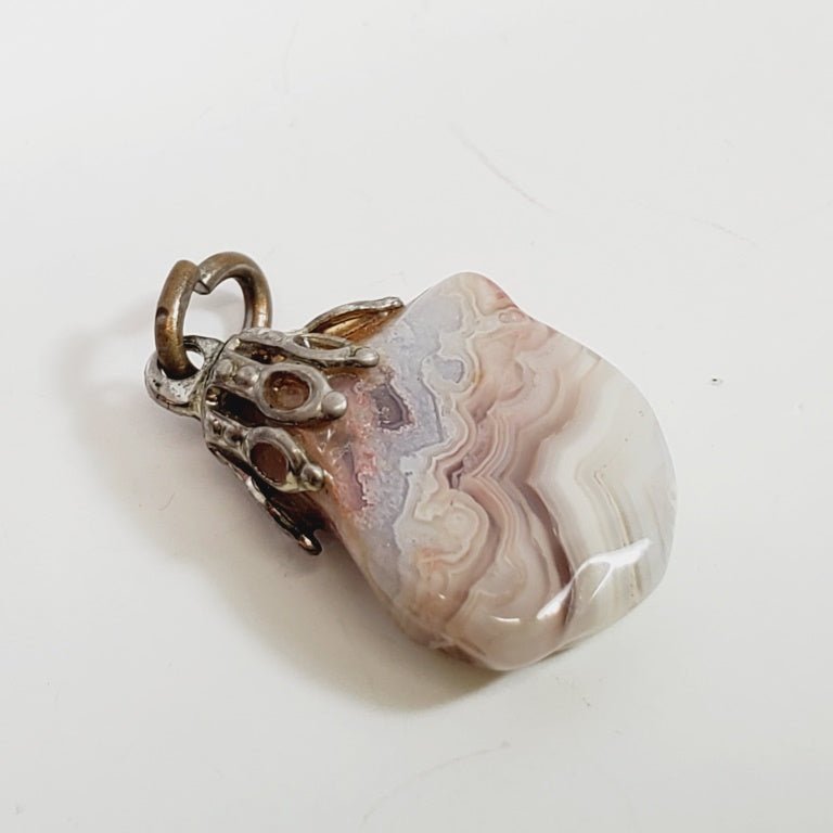 Vintage Lacey Agate Pendant - Unique Collectibles
